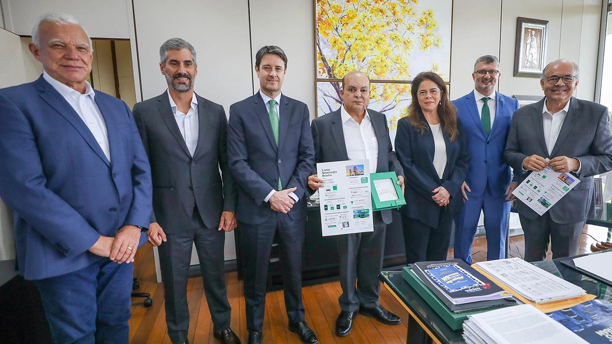 Brasília estreia rota turística com ônibus movido a hidrogênio verde e emissão zero