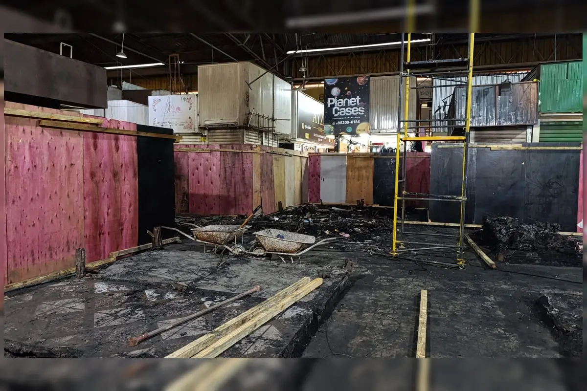 Feira dos Importados Inicia Reconstrução Após Incêndio Devastador