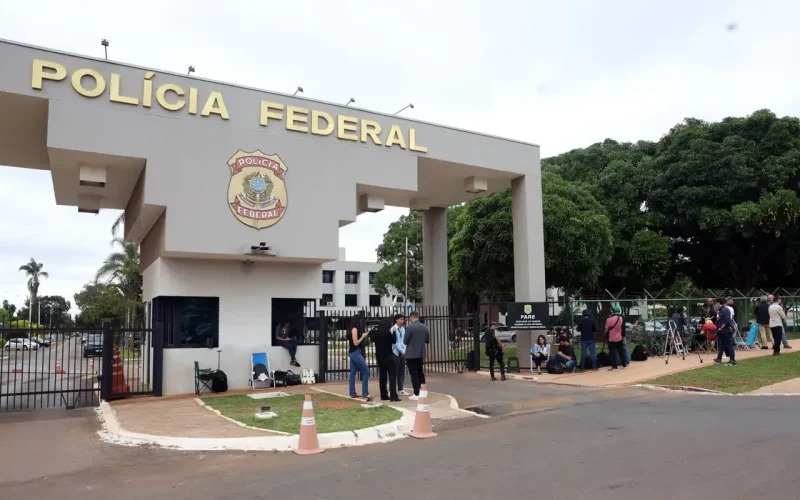 Banqueiro Daniel Vorcaro é transferido para sede da Polícia Federal em Brasília