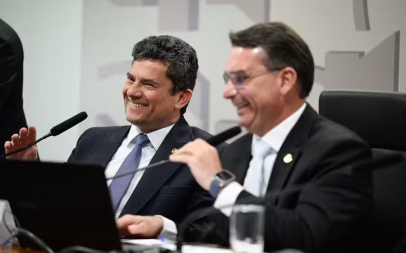 Moro deve se filiar ao PL e reforça aliança com Flávio Bolsonaro para disputa no Paraná