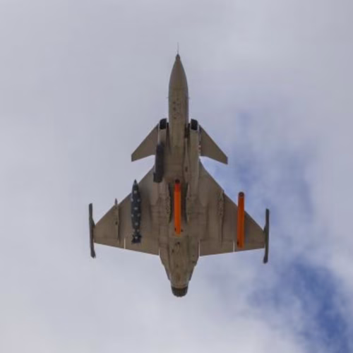 Brasil apresenta primeiro caça supersônico produzido no país em parceria com empresa sueca