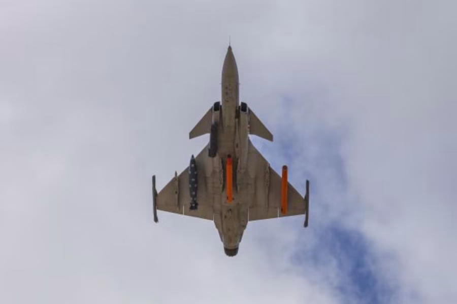 Brasil apresenta primeiro caça supersônico produzido no país em parceria com empresa sueca