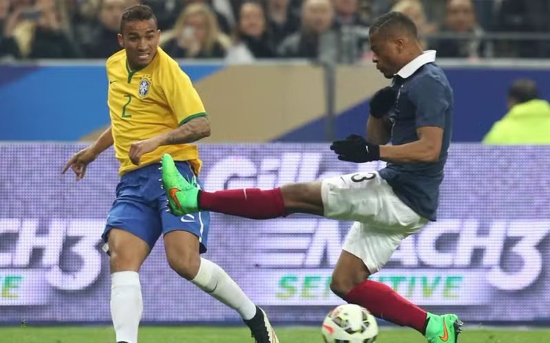 Seleção brasileira reencontra a França após 11 anos e expõe desafio de renovação no elenco