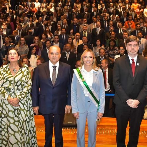 Celina Leão assume o GDF após renúncia de Ibaneis e promete priorizar saúde pública