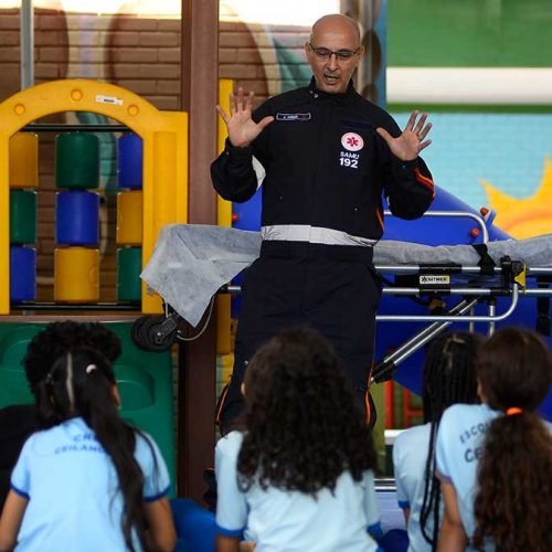 Projeto leva primeiros socorros para escolas do DF e ensina crianças a salvar vidas