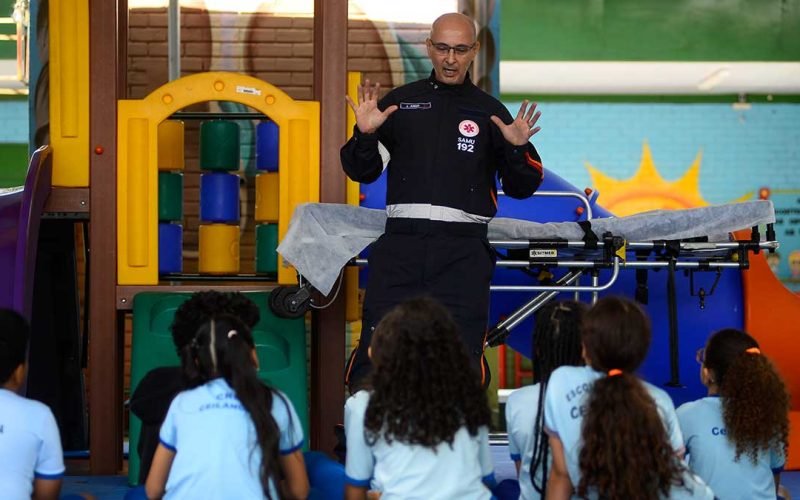 Projeto leva primeiros socorros para escolas do DF e ensina crianças a salvar vidas