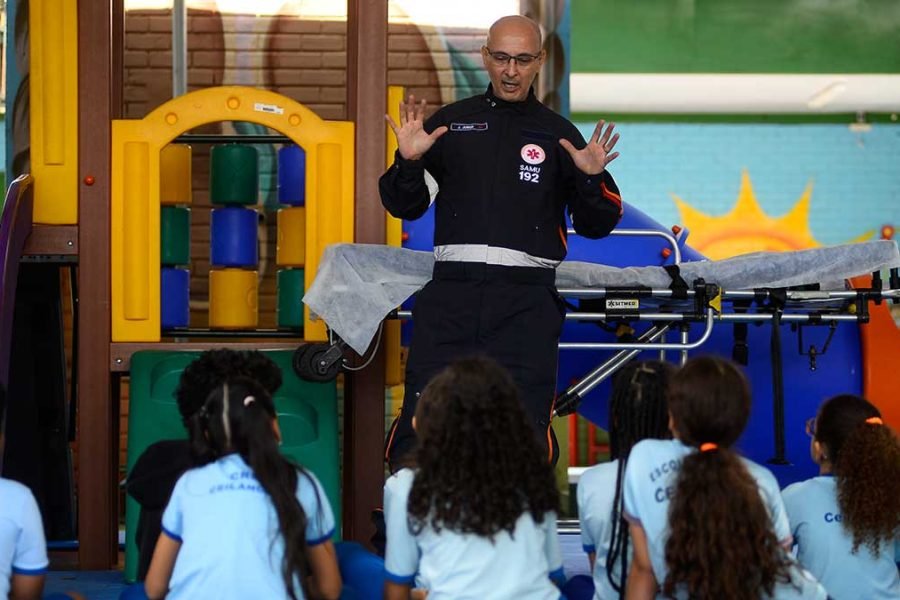 Projeto leva primeiros socorros para escolas do DF e ensina crianças a salvar vidas