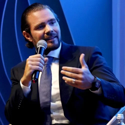 Mensagens indicam reunião de banqueiro com Anitta e empresários do setor de apostas