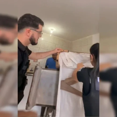 Homem Ameaça Ex e é Preso Com Dinamite Escondida no Sofá