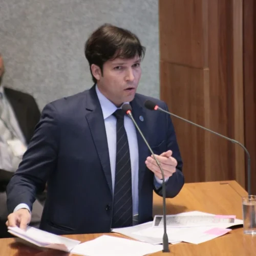 Robério Negreiros Reúne Servidores e Nomeia Novo Diretor de TI na CLDF