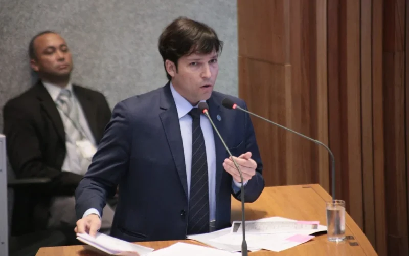 Robério Negreiros Reúne Servidores e Nomeia Novo Diretor de TI na CLDF