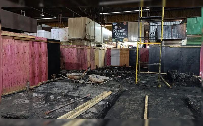 Feira dos Importados Inicia Reconstrução Após Incêndio Devastador