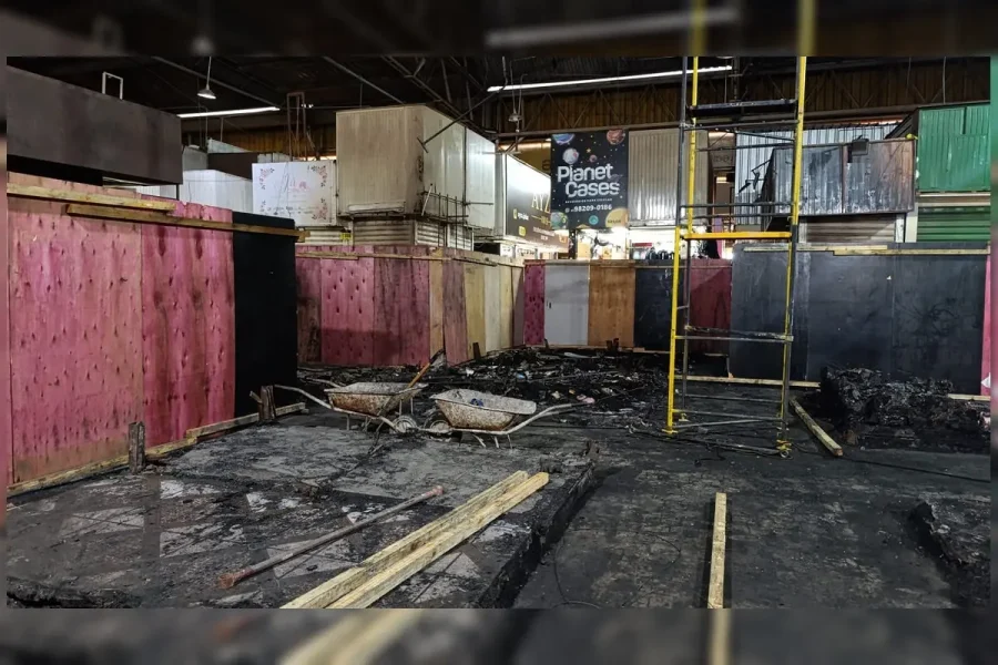 Feira dos Importados Inicia Reconstrução Após Incêndio Devastador