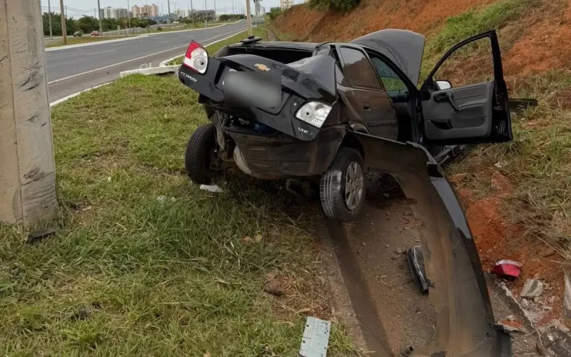 Drama na DF-459: Carro Despenca em Vala e Acende Alerta no Trânsito