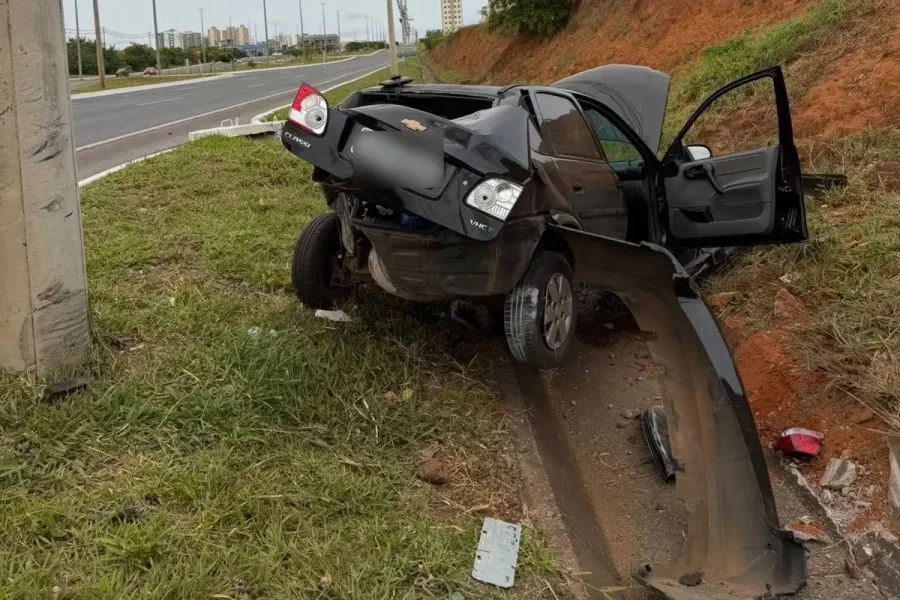 Drama na DF-459: Carro Despenca em Vala e Acende Alerta no Trânsito