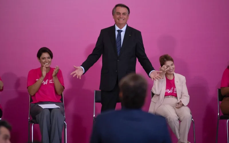 Crise de Flávio Bolsonaro Agita o Xadrez de 2026: Nova Chapa em Cena?