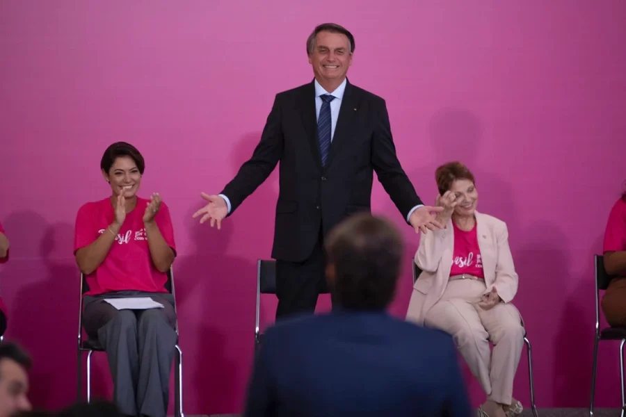 Crise de Flávio Bolsonaro Agita o Xadrez de 2026: Nova Chapa em Cena?
