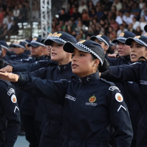 Cerimônia marca entrega do primeiro uniforme a alunos da PMDF em formação