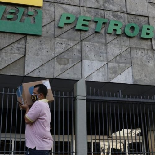 Petrobras afirma que mantém fornecimento total de combustíveis ao mercado